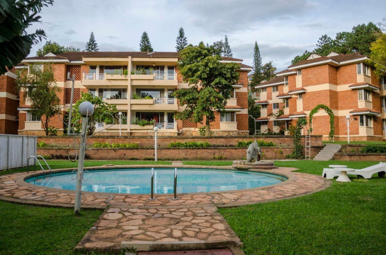 Golf Course Apartments كامبالا المظهر الخارجي الصورة